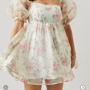 Worn once for my baby shower in excellent condition!